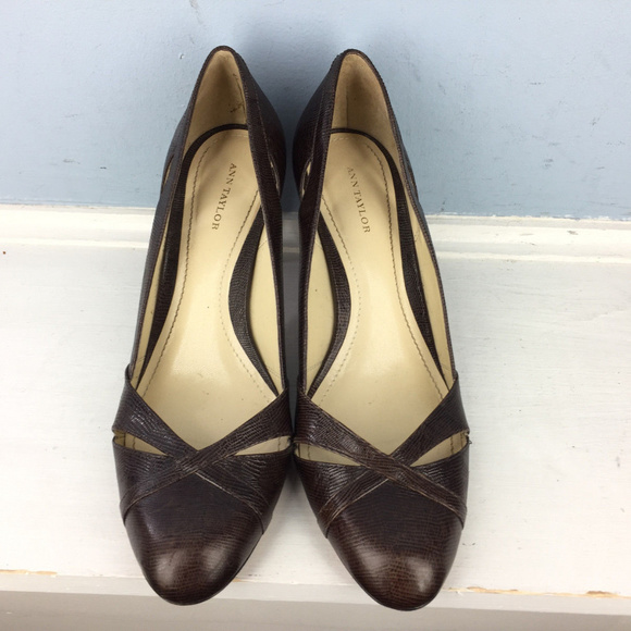 Ann Taylor 9.5 Brown Leather Heels Pumps Classic - Picture 3 of 5